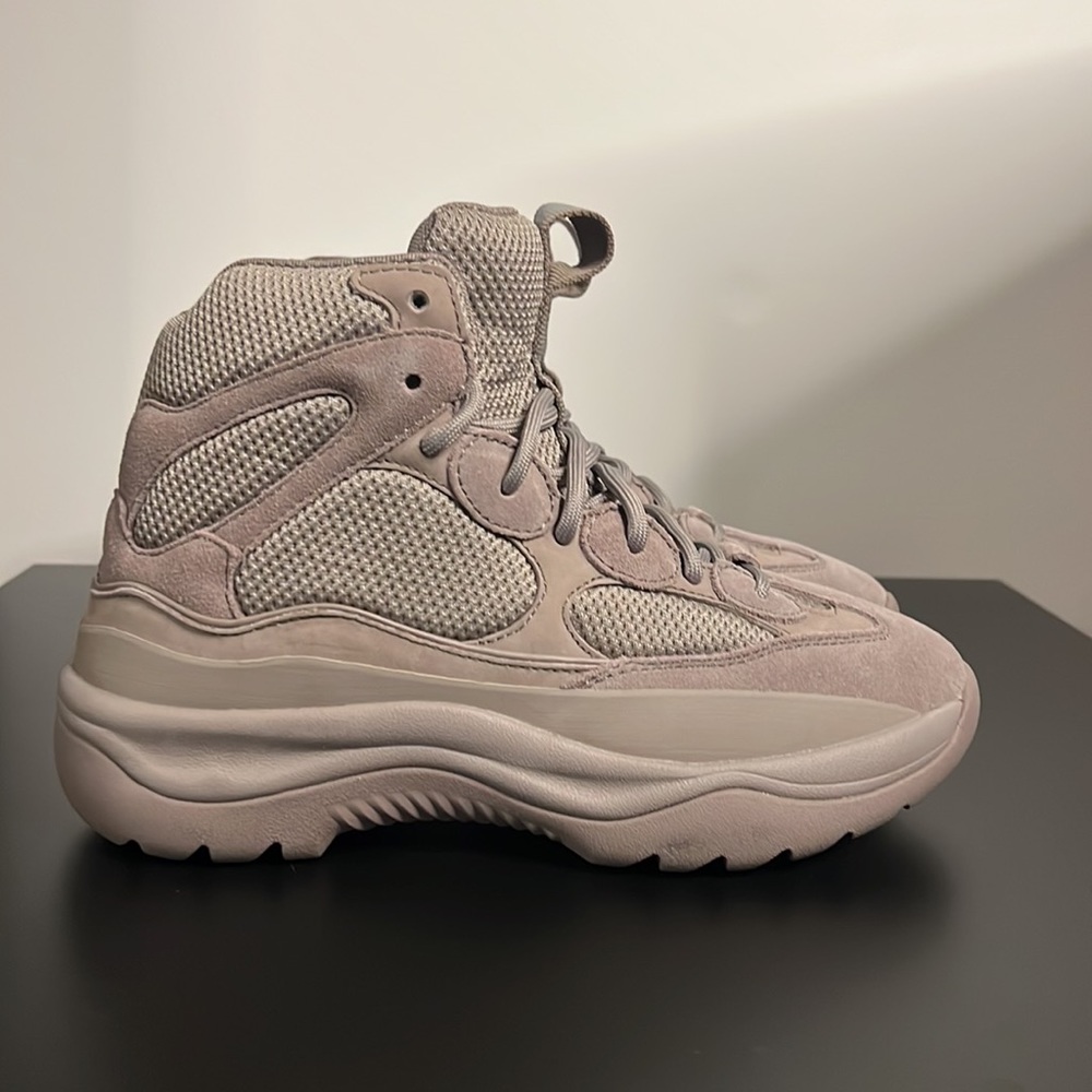 NWT Yeezy Season 7 Barney’s New York exclusive Desert Boot Cinder 40